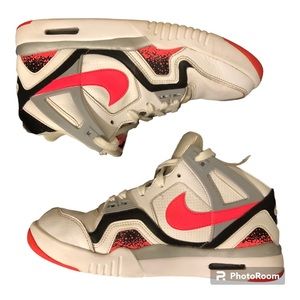 🎈Nike Air Max 🎈Women's Excee White/Black/Pink Sneaker Size Women's 8 Youth 6.5